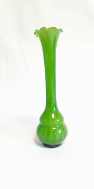 Green Studio Art Glass Hand Blown Swirl Bud Vase Ruffled Rim 8 " Narrow Neck Vtg