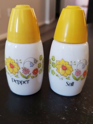 Vintage Westinghouse Gemco Milk Glass Salt Pepper Shaker Yellow With Flowers