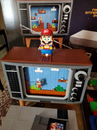 Lego Mario Nintendo Entertainment System (71374) with Mario and box 3