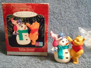 1997 Hallmark Keepsake Ornament Disney Winnie The Pooh & Piglet Building Snowman
