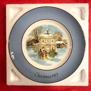 1977 Avon Christmas Plate Series " Carollers In The Snow ",  4th Edition,  Wedgwood