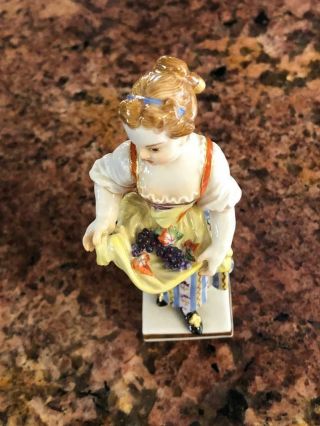 Fine Antique Meissen Porcelain Figurine Of Gardner Girl With A Basket Of Fruits 2