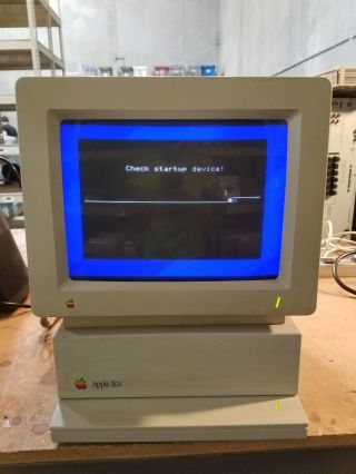 Vintage Apple A2m6014 Rgb Monitor With Apple Iigs Computer A2s6000 (powers On)