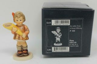 Goebel M I Hummel Club Figurine 549/3/0 A Sweet Offering Tmk7 Mem Yr 1993/94 Box