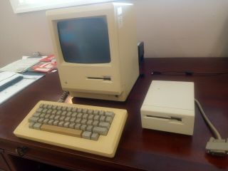 Vintage Apple Macintosh 512k All - In - One Computer Model M0001w &