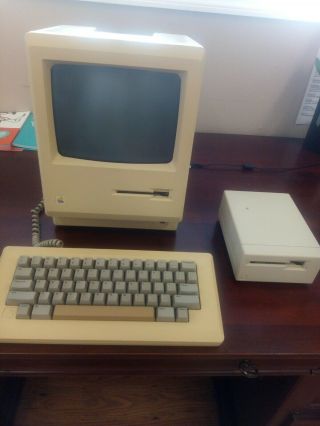 Vintage Apple Macintosh 512K All - in - One Computer MODEL M0001W & 2