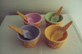 Set Of 4 Plastic Waffle Cone Ice Cream Dishes With Matching Spoons