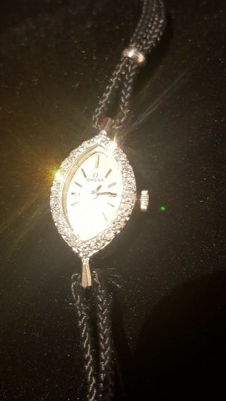 Vintage Omega 14k Gold & Diamond Bezel Ladies Wristwatch 1969