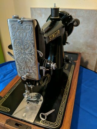 Vintage Singer Portable Sewing Machine Model 99k Knee Control Bentwood Case