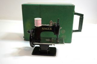 Vintage Singer Toy Hand Crank Sewing Machine Model 20 ?? With Unique Wooden Case