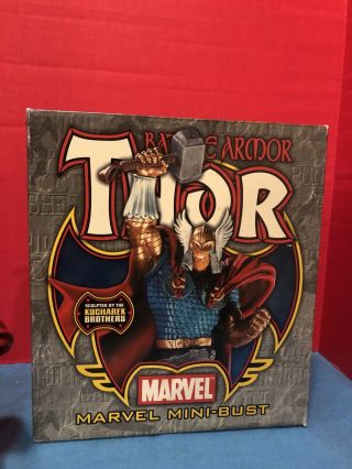Bowen Marvel Avengers Asgard " Thor " Battle Armor Version Mini Bust Statue Figure
