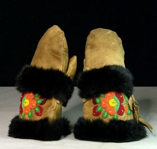 Old Vtg Native American Cree Or Ojibwa Indian Beaded Gloves Gauntlets Beadwork