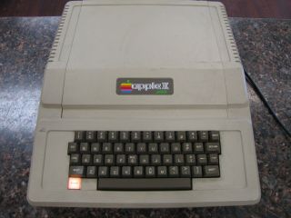 Vintage 1979 Version Apple Ii Plus Computer A2s1048 Made In Usa -