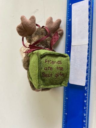 Boyds Bears Moose " Friends Are The Best Gifts " Style 562716 Ornament