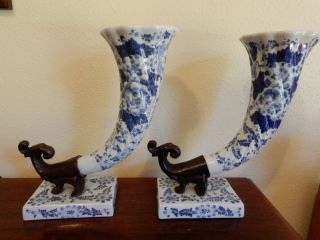 Vintage Maitland Smith Cornucopia Horns Of Plenty Blue White Porcelain Vase Pair