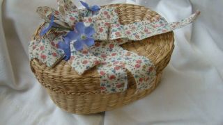 Sweet Grass Woven Oval Basket With Lid Tiny Weave Decorated 5.  25 " Vtg Small