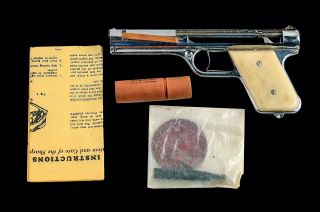 Vintage.  1937 Sharpshooter Bulls Eye Bullseye Mfg Co Metal Pistol Gun