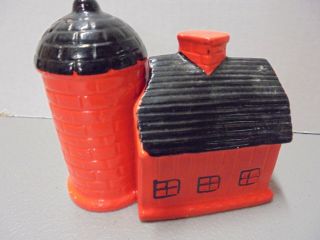 Vtg Red Barn & Silo Salt & Pepper Shaker Set,  Made In Japan,  Euc