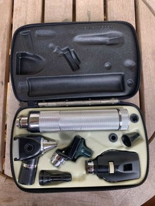 Vintage Welch Allyn 71050 Opthalmoscope Set