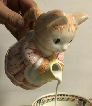 Vintage Ceramic 1991 Avon Kitty Cat Pitcher Creamer -