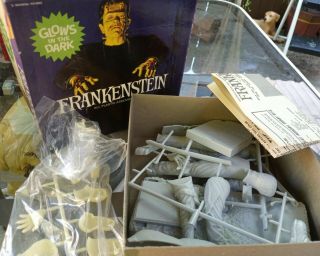 Frankenstein Aurora Glows In Dark Model All Plastic Assembly Kit 1969 Vintage