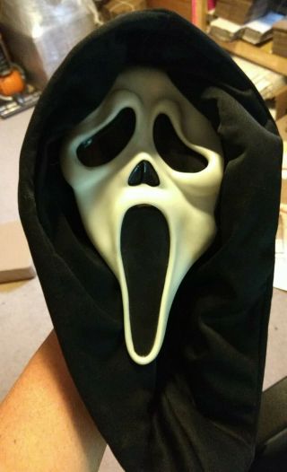 Vtg.  Deluxe Easter Unlimited Glow Mask Halloween Scream Ghostface