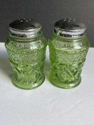 Vintage Green Heavy Glass (anchor Hocking??) Salt & Pepper Shakers Silver Lids