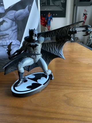 Dc Collectibles: Batman Black And White Statue By Francis Manapul (1578/5200)