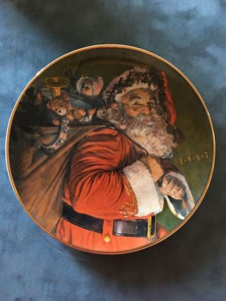 Avon 8” Christmas Plate.  Trimmed In 22k Gold.  1987