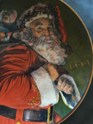 Avon 8” Christmas Plate.  Trimmed In 22K Gold.  1987 2