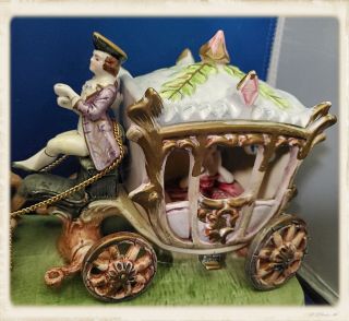 Vintage Cinderella ' s Horse and Carriage Capodimonte 3