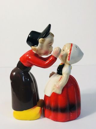 Vintage Dutch Boy And Girl Kissing Salt And Pepper Shakers Japan