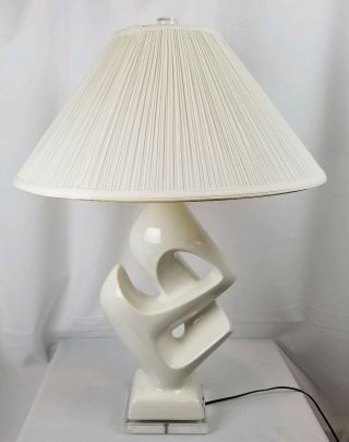 Vintage Royal Haeger Lamp With Lucite Base And Finial