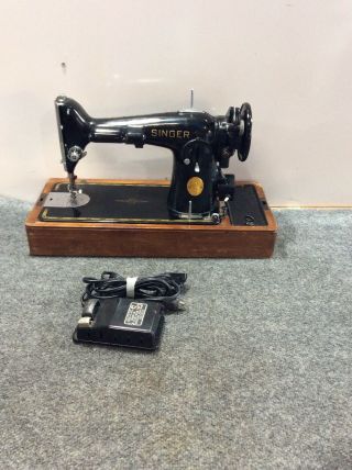 Vintage Antique Collectible The Singer Manufacturing Co Ah492868 Sewing Machine