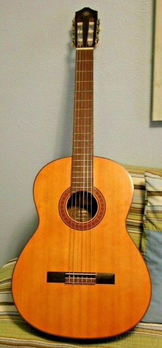 Vintage Yamaha G - 60 - A Classical Acoustic Guitar