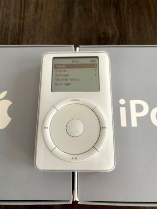 Vintage Ipod 10gb Collectible All And Accessories.