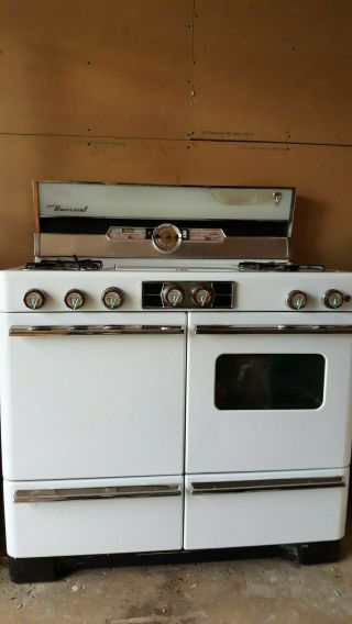 Vintage Universal Stove,  White,  40 " Wide X 26 " Deep X 45 " Tall In Back