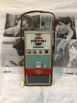 Rare Vintage 1960s Pepsi Cola Cooler Transistor Radio With Case.