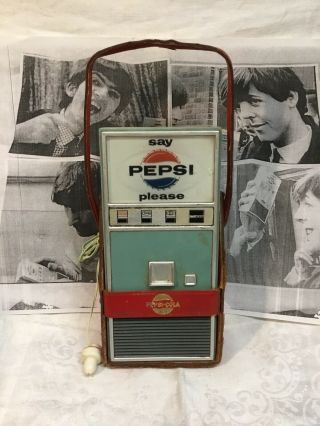 Rare Vintage 1960s Pepsi Cola Cooler Transistor Radio With Case. 3