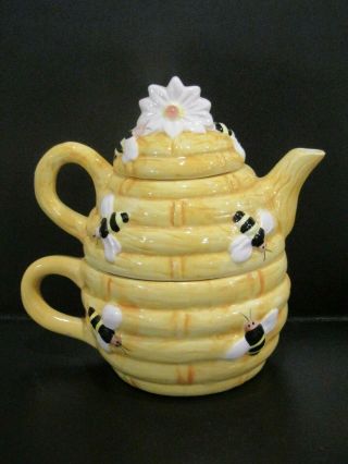 Bee Tea Pot (makes One Cup) And Matching Cup Set