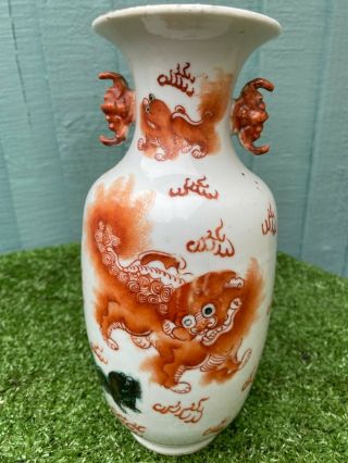 Mid 19thc Chinese Porcelain Vase With Hand Painted Foo Dogs Decor C1860s