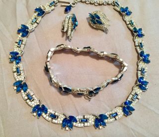 Pretty Vintage Crown Trifari Blue Rhinestones Set Necklace Bracelet Earrings