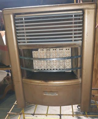 Vintage Dearborn 35,  000 Btu Gas Heater Stove With 6 Grates