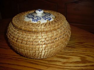 Vintage Woven Design Round Shaped Basket With Ceramic Lid