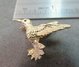 Vtg 14k Solid Y.  Gold Hummingbird With Ruby Eye Brooch Pin 3.  18 Gram