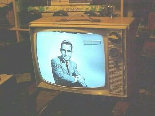 RETRO VINTAGE TV GE 19 INCH PORTABLE 1960s RESTORED 2