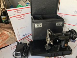 Vintage Singer Sewing Machine With Case Tested/works Well