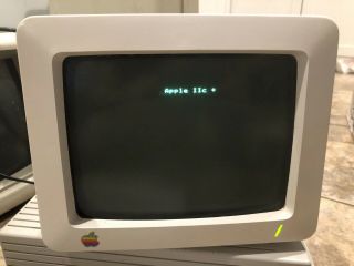 Vintage Apple IIc Plus Monitor A2M4090 White 2