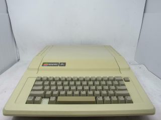 Vintage Apple Iie A2s2064 Computer Powers Up,  Has Output