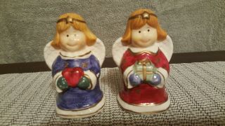 Vintage 4 Inch Tall Angel Salt And Pepper Shakers.  Dark Blue And Red Shippng